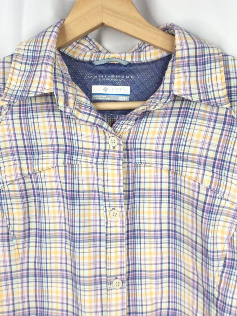 Columbia Omni-Shade Plaid Top Women's Size XS Purple Vented Roll Tab Sleeve - Picture 3 of 9